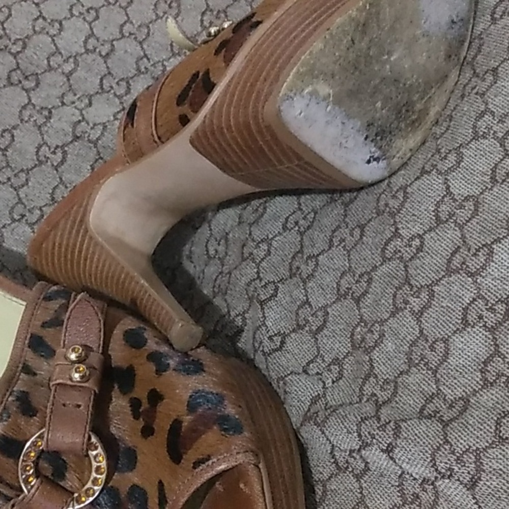 Shoe - Picture 4 of 4